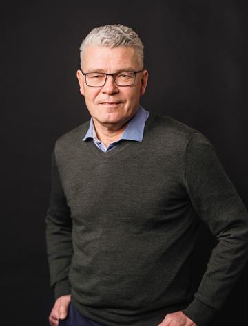 Jens Svanqvist, Real estate agent Svensk Fastighetsförmedling