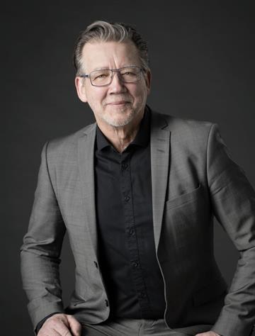 Håkan Hellström, Mäklare Svensk Fastighetsförmedling