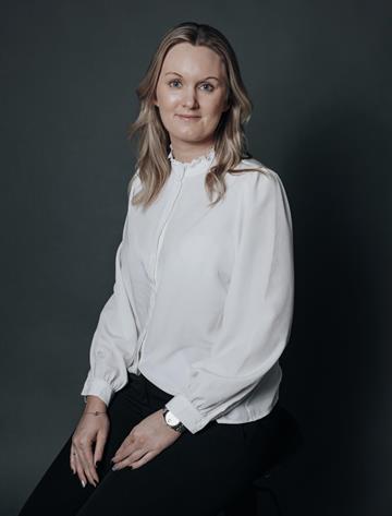 Emelie Skjevik, Mäklare Svensk Fastighetsförmedling