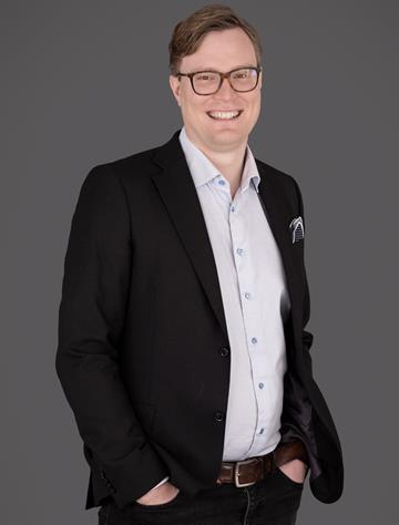 Nicholas Palm, Mäklare Svensk Fastighetsförmedling