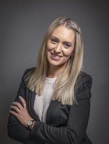 Mikaela Holm, Real estate agent Svensk Fastighetsförmedling