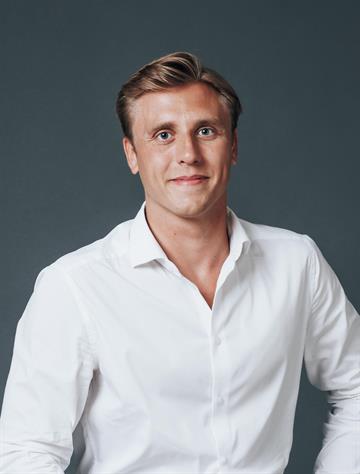 Jacob Bryngelsson, Real estate agent Svensk Fastighetsförmedling