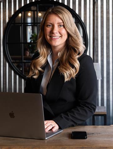 Emelie Hedenström, Real estate agent Svensk Fastighetsförmedling