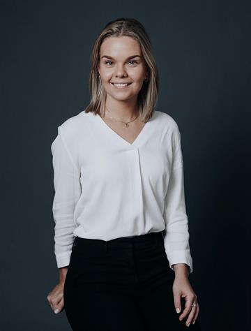 Nora Carlsson, Mäklare Svensk Fastighetsförmedling