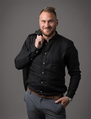 Christoffer Johansson, Real estate agent Svensk Fastighetsförmedling