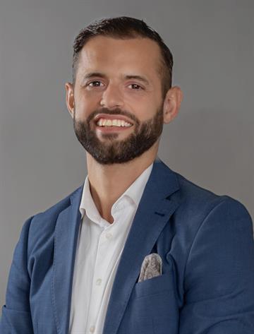 Arben Ahmeti, Real estate agent Svensk Fastighetsförmedling