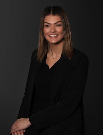 Emma Kågström, Real estate agent Svensk Fastighetsförmedling